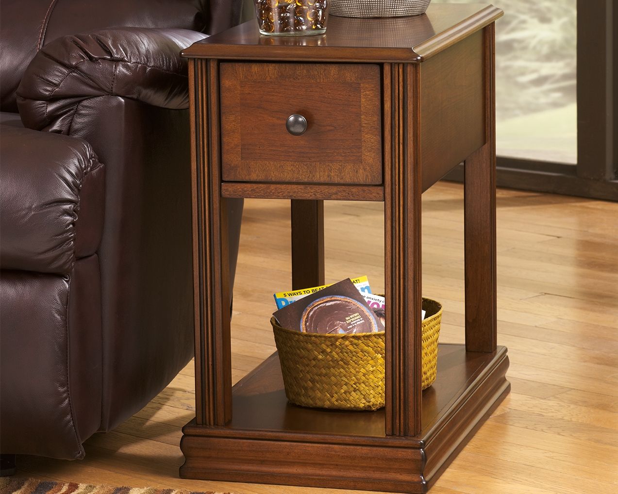 Breegin - Chair Side End Table - Removable Tray - Brown