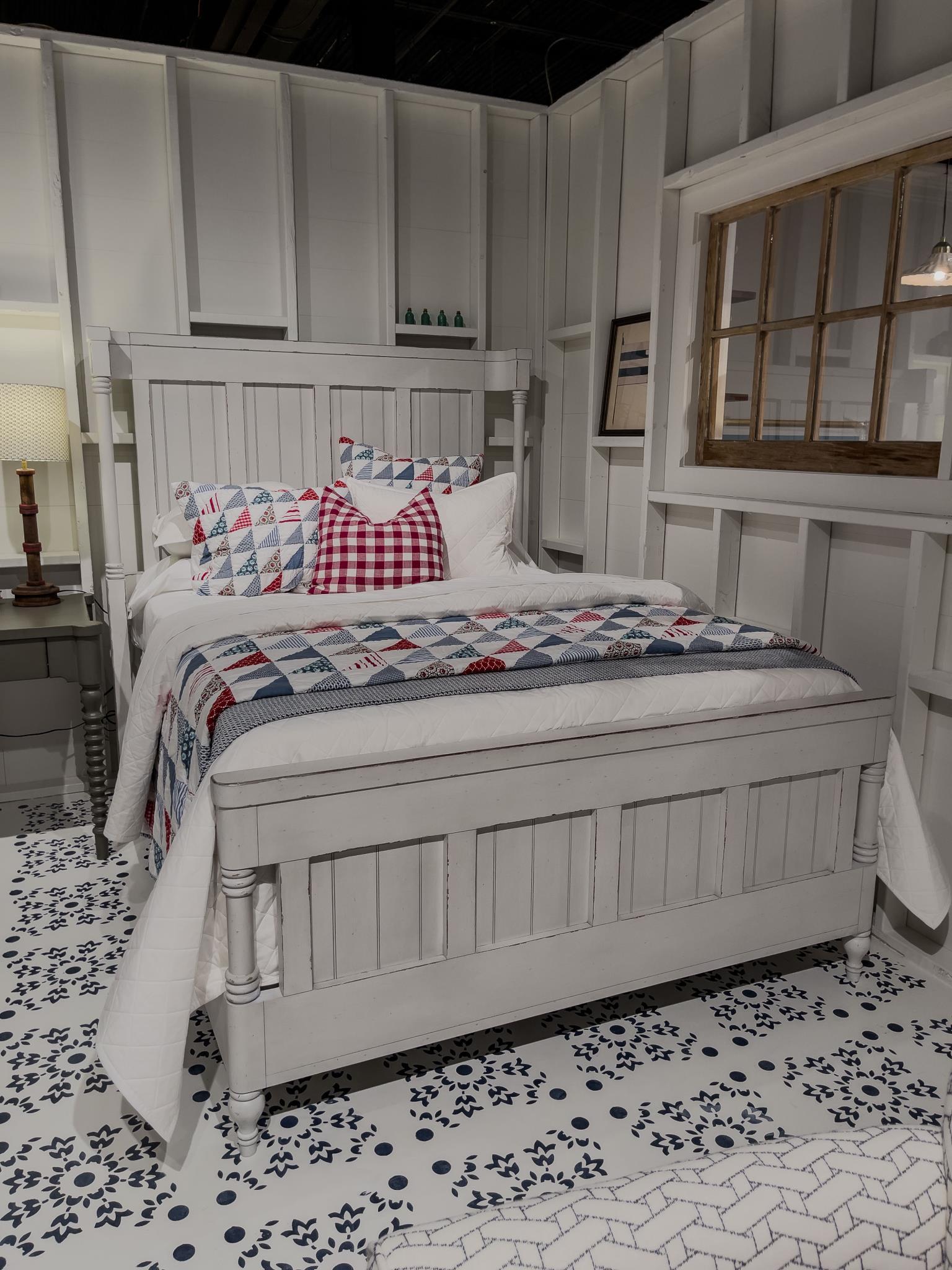 Vintage Market - Victorian Nightstand - Picket Fence